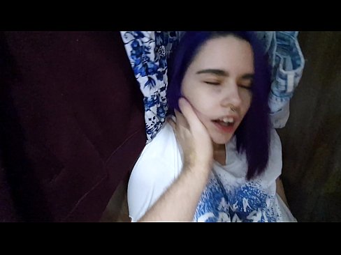 ❤️ Wedi dod o hyd i fy sis yn y closet a helpu ei cum Porno wrthon ni